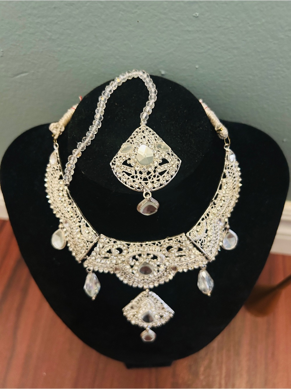 Silver-plated Choker Necklace & Earring Set - Picture 5 of 6